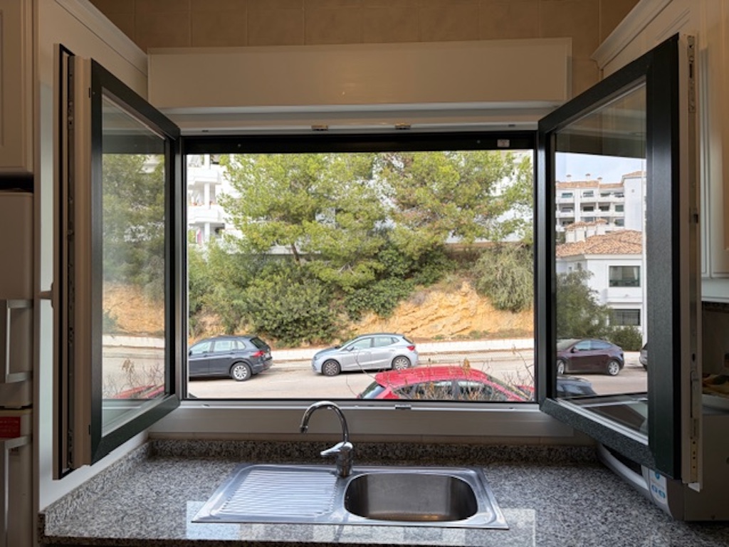 PVC white inside - green outside - apt. Molinos 1º floor (2)